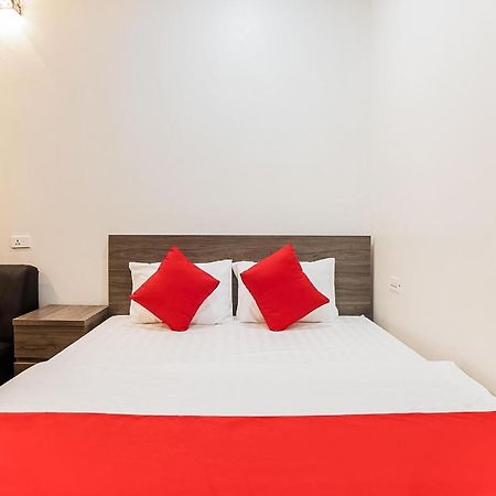 Khach San Giao Thong Hotel Ханой Екстериор снимка