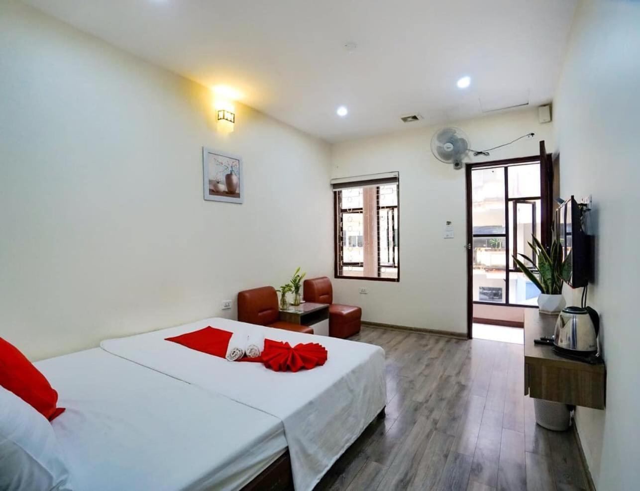 Khach San Giao Thong Hotel Ханой Екстериор снимка