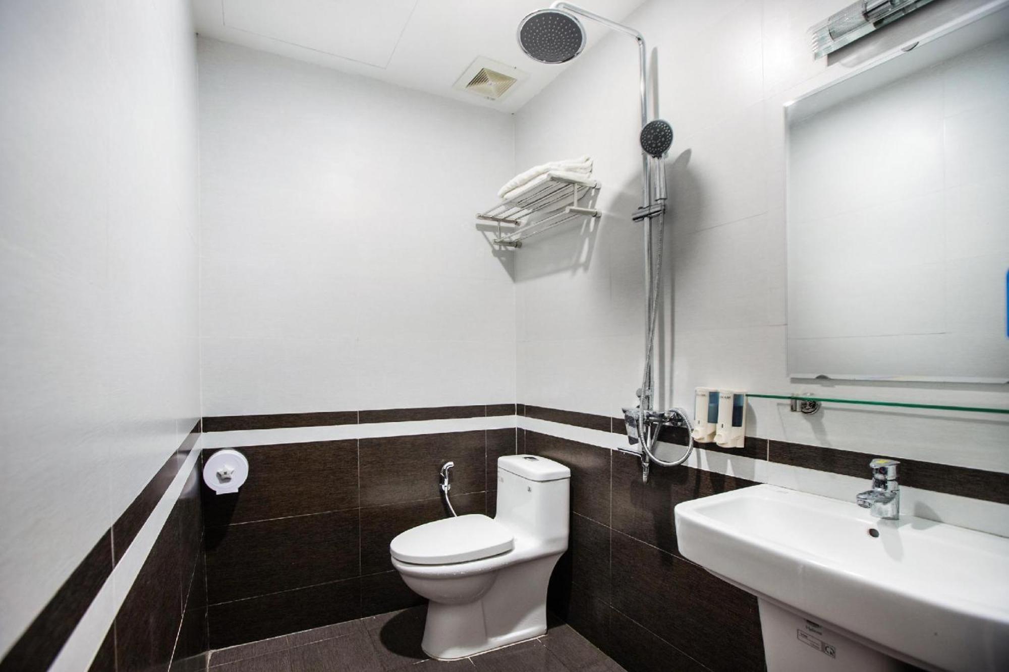 Khach San Giao Thong Hotel Ханой Екстериор снимка