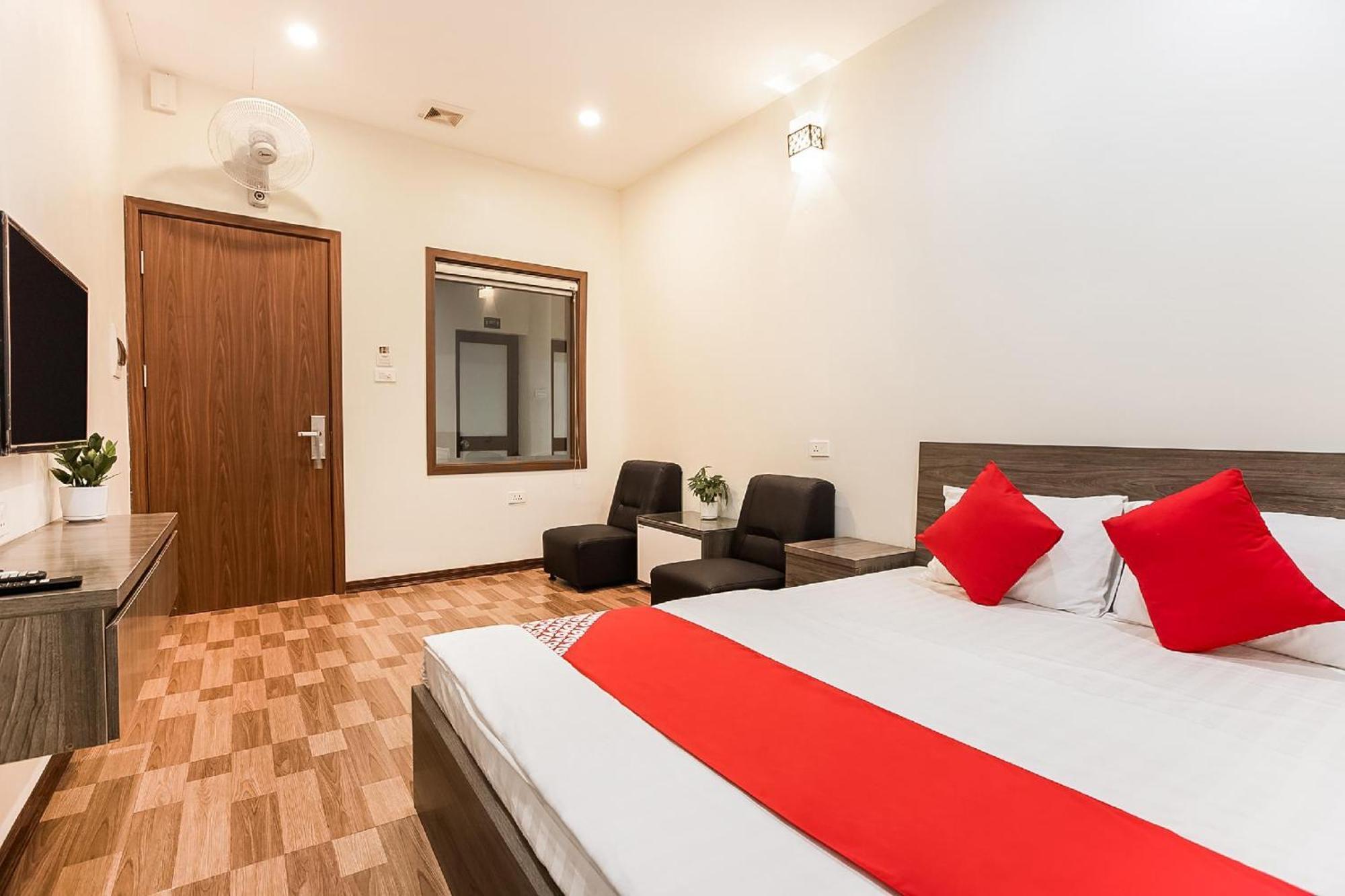 Khach San Giao Thong Hotel Ханой Екстериор снимка