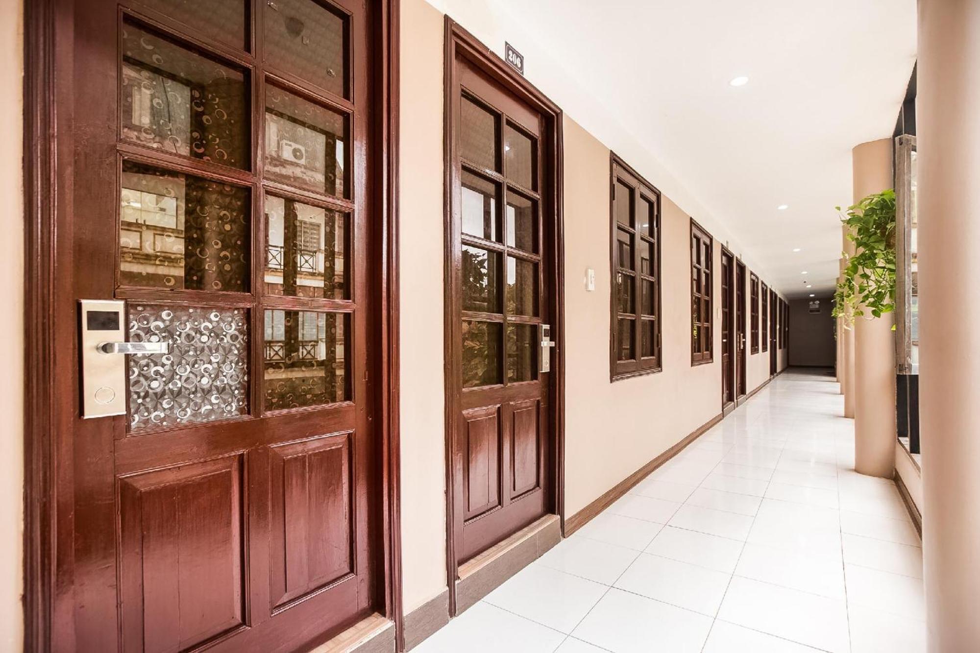 Khach San Giao Thong Hotel Ханой Екстериор снимка