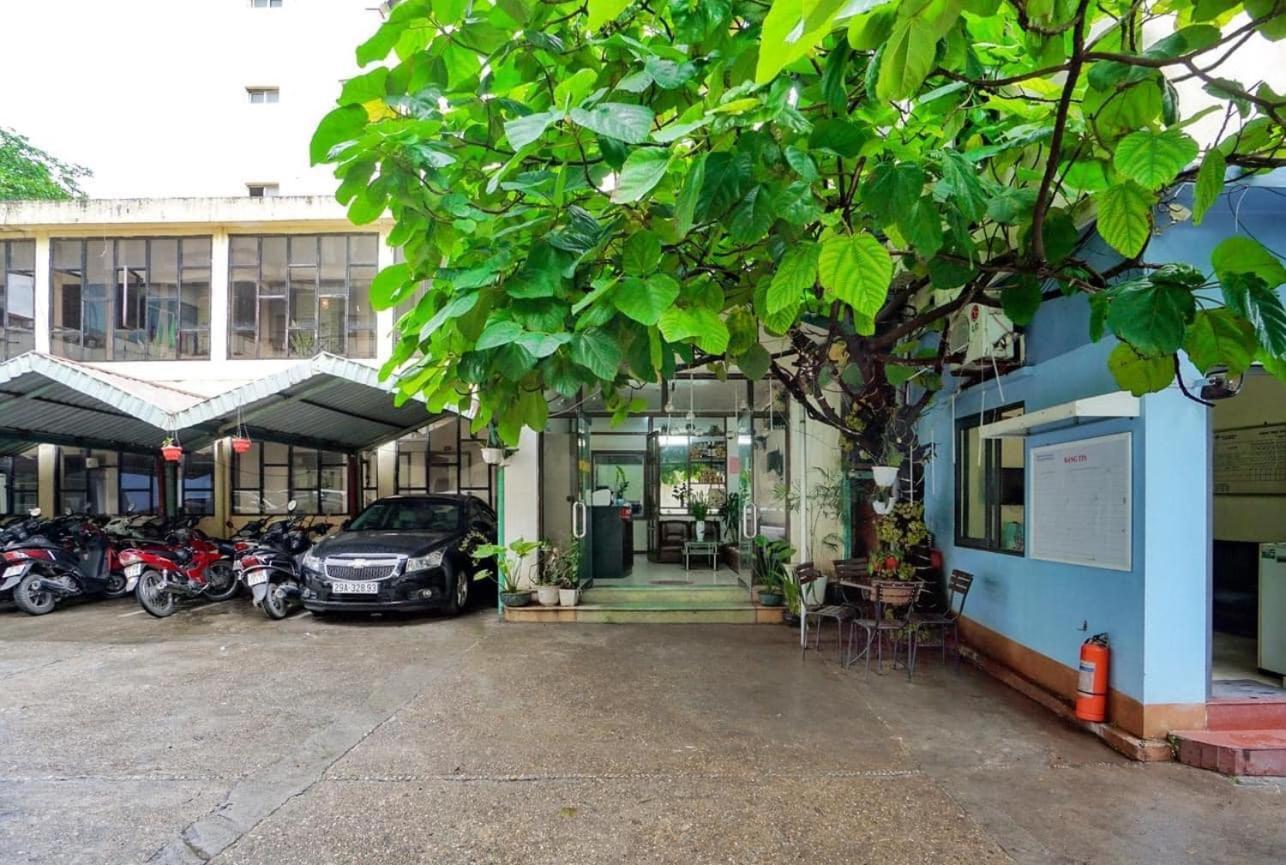 Khach San Giao Thong Hotel Ханой Екстериор снимка