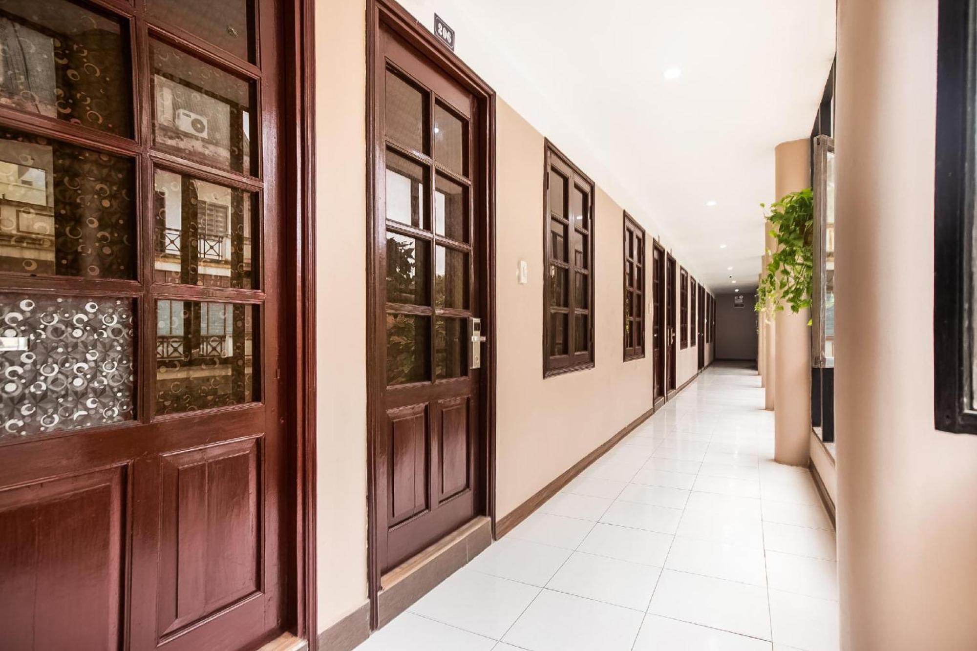 Khach San Giao Thong Hotel Ханой Екстериор снимка