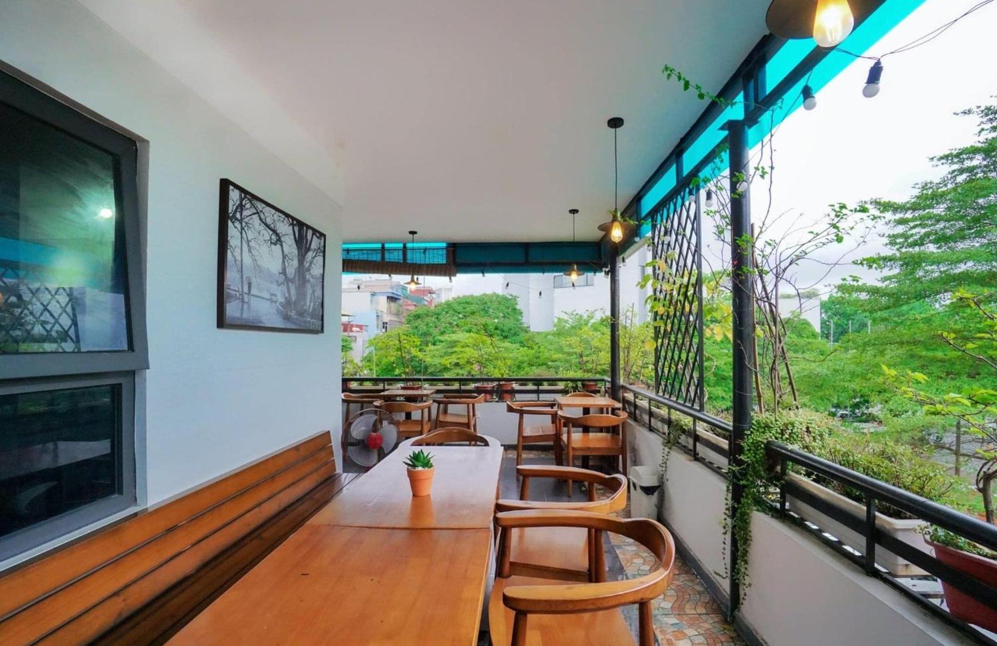 Khach San Giao Thong Hotel Ханой Екстериор снимка
