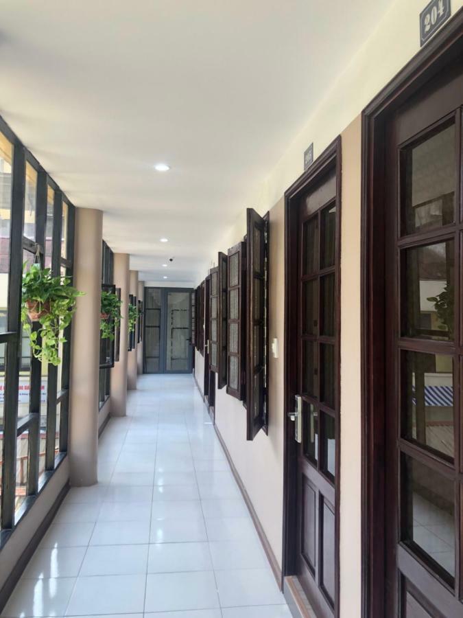 Khach San Giao Thong Hotel Ханой Екстериор снимка