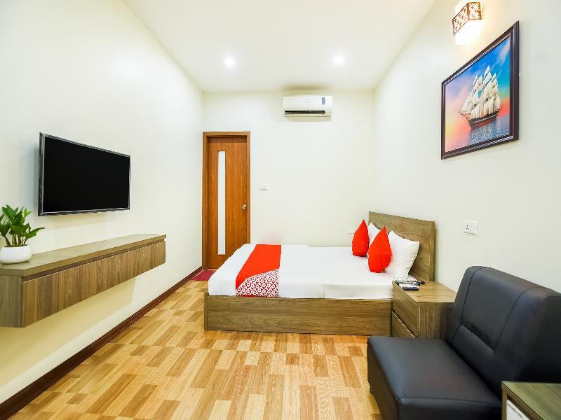 Khach San Giao Thong Hotel Ханой Екстериор снимка